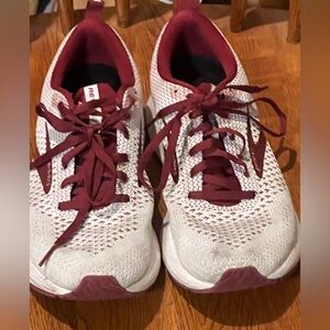 Brooks Womens Revel 4 Running Shoes White Maroon 1203371B166 LowTop Lace Up 7.5B